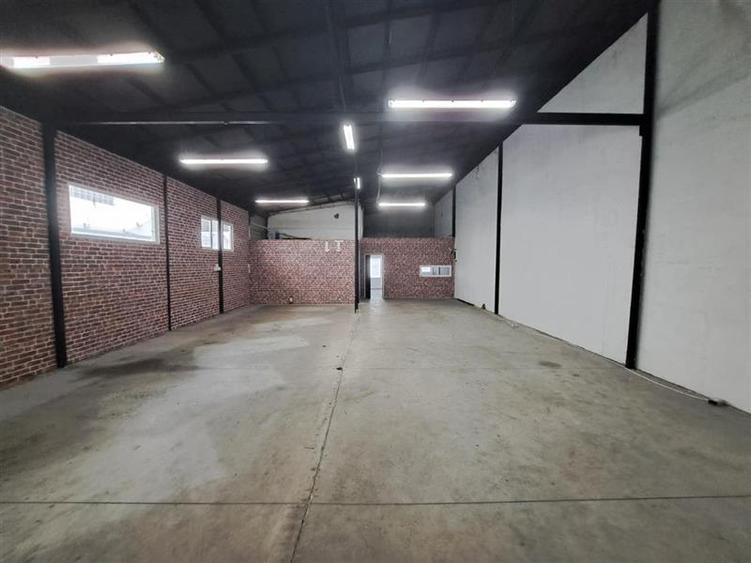 Spatiu industrial, 180 mp utili, situat in zona Piata 1 Mai! - 3