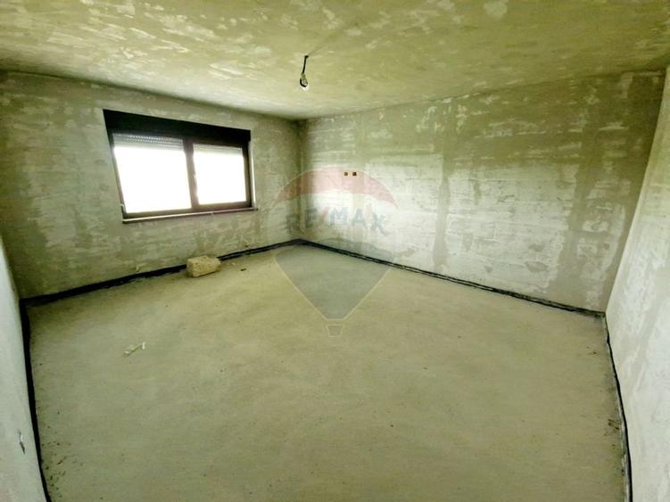 Casă spațioasă S+P+1E+M și teren generos 1664 mp - 21