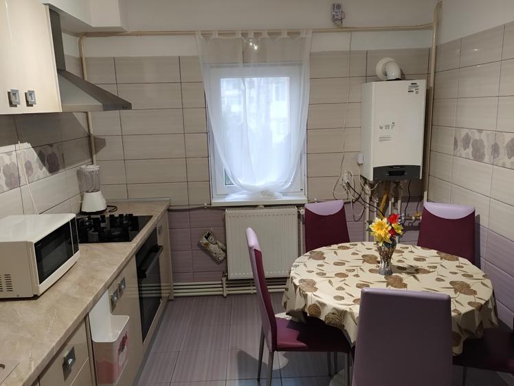 Apartament cu 3 camere de vanzare - 1
