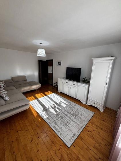 Inchiriez apartament cu 3 camere - 3