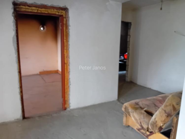 De vanzare casa in rosu cost 2014 pe 2 nivele 2x260mp +mansarda terem 1200mp