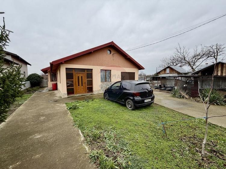 Casa / Vila cu 4 camere Vanatori - 1