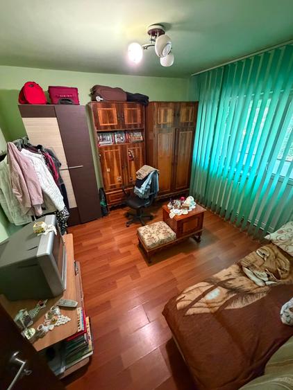 Apartament cu 3 camere decomandat în Aradului