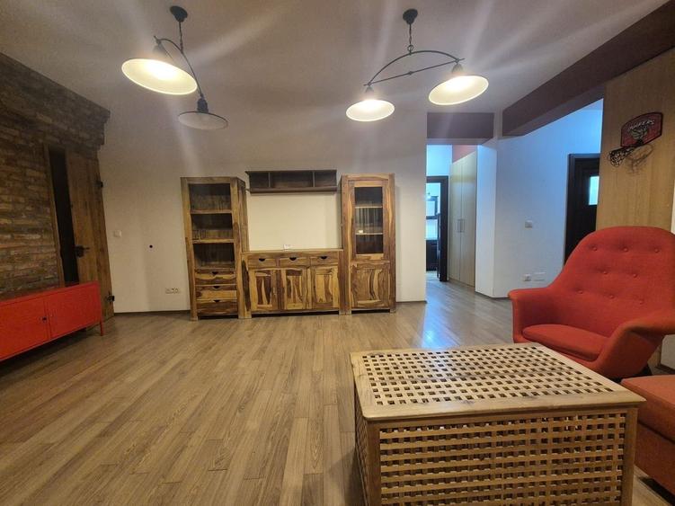Bloc nou, sectiune mare, apartament 3 camere cu semineu, terasă mare si garaj - 9