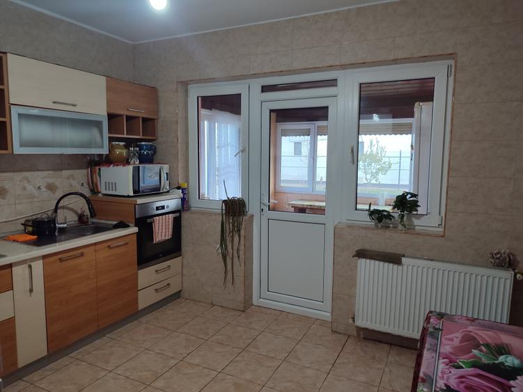 Casa cu design placut si curte generoasa in Afumati - 8