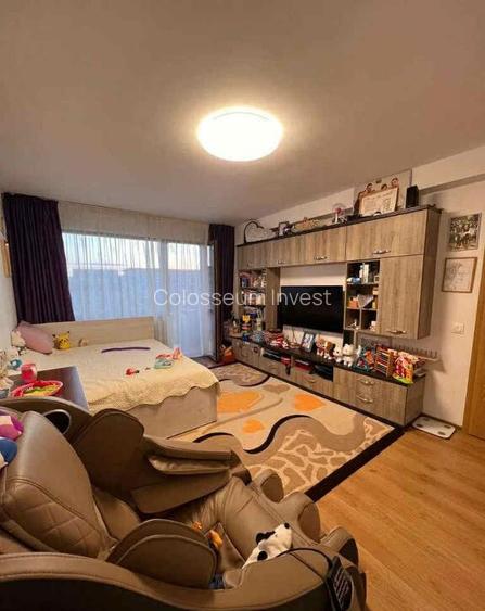 Apartament 2 camere, decomandat - zona Tractorul