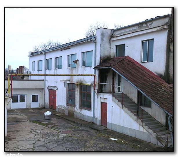 Imobil mixt, Parter Hala 303 m2, Etaj cu Birouri, Camere, Grup S. 303m - 2