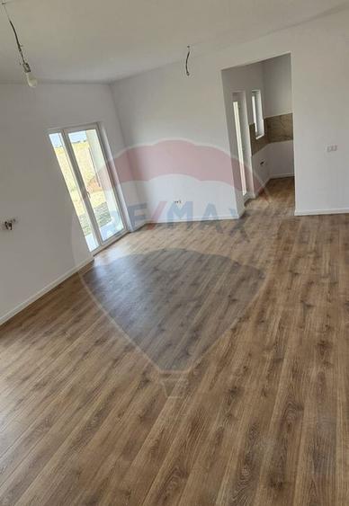 Casa / Vila cu 4 camere de vanzare - 8