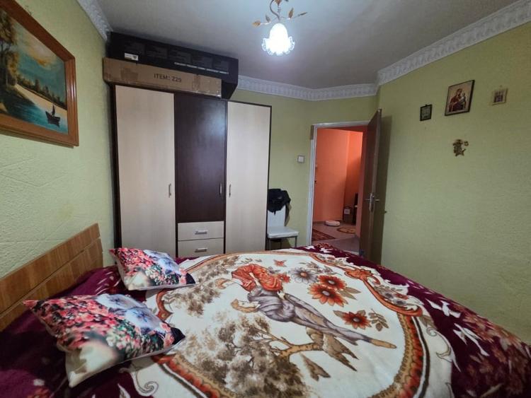 DE VANZARE-APARTAMENT 4 CAMERE-DECOMANDAT-DACIA - 4