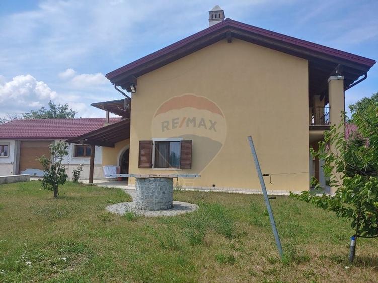 Casă / Vilă de lux cu 5 camere de vânzare în Vadu Moldovei, Suceava - 14