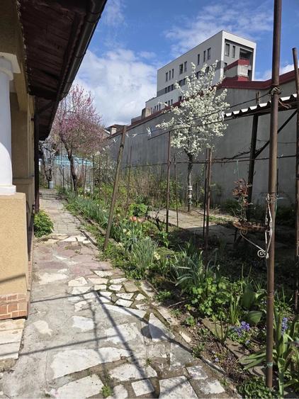 CASĂ DE VÂNZARE CU 4 CAMERE IN ZONA ȘOSEAUA CHITILEI SEC.1 VIZAVI DE MAAL  COLOS - 4