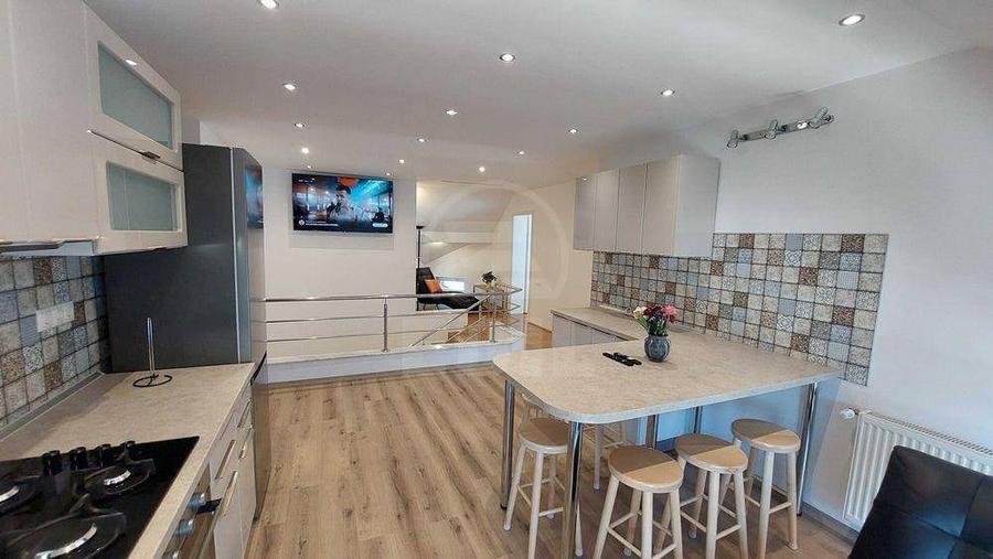Apartament cu 4 camere semidecomandat în Europa