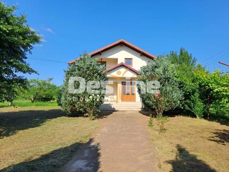 Casă individuală cu 6 camere cu Canalizare în Nord