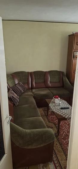 Apartament cu 3 camere decomandat în Rovine
