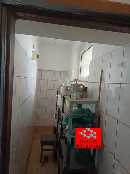 Apartament cu 4 camere semidecomandat, mobilat în Central
