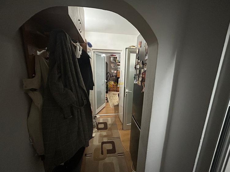 Apartament cu 3 camere semidecomandat în Păcurari
