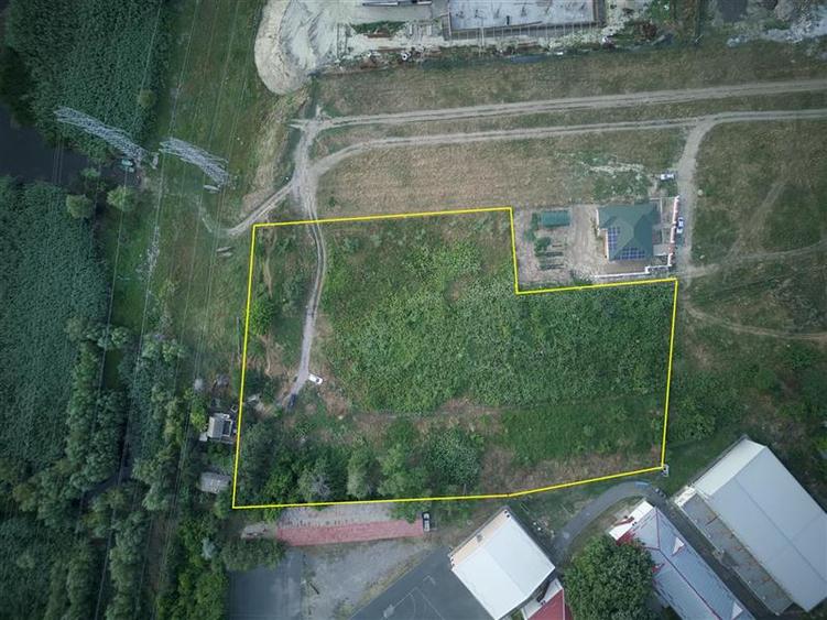 Teren Construcții intravilan de 9000 mp, în Vest