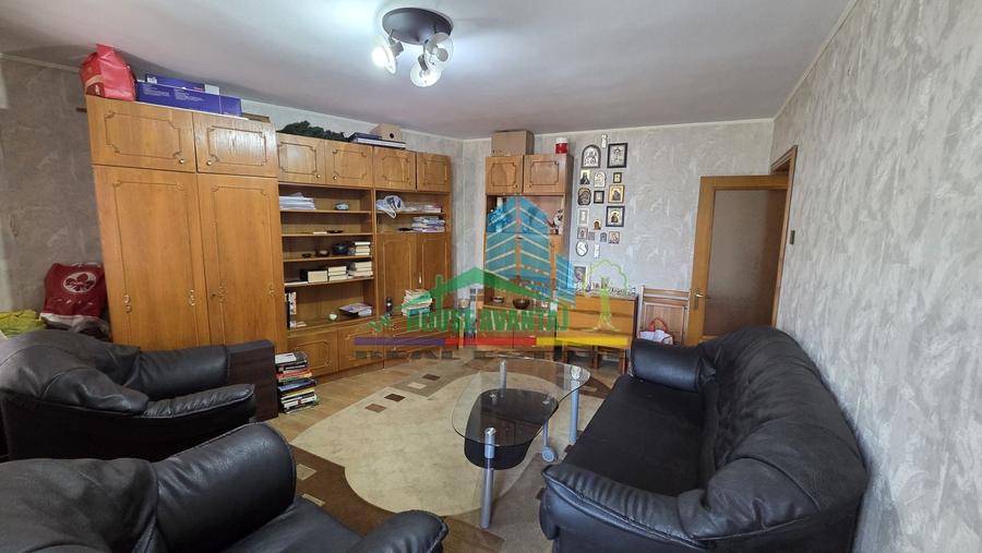 Apartament cu 3 camere decomandat, mobilat în Obor