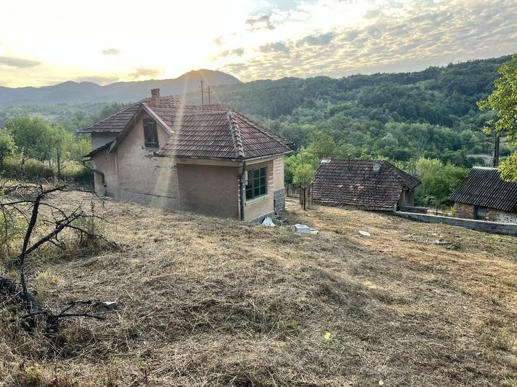 Casă cu 3 camere în Certeju de Sus