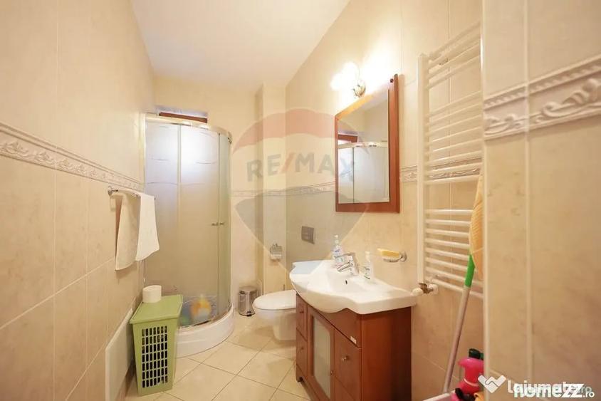 Casă cu 5 camere cu Teren 1000 Mp în Sânmartin