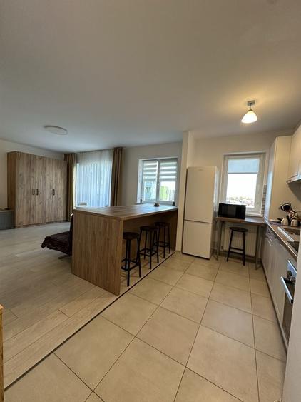 Apartament cu 2 camere nedecomandat în Tractorul