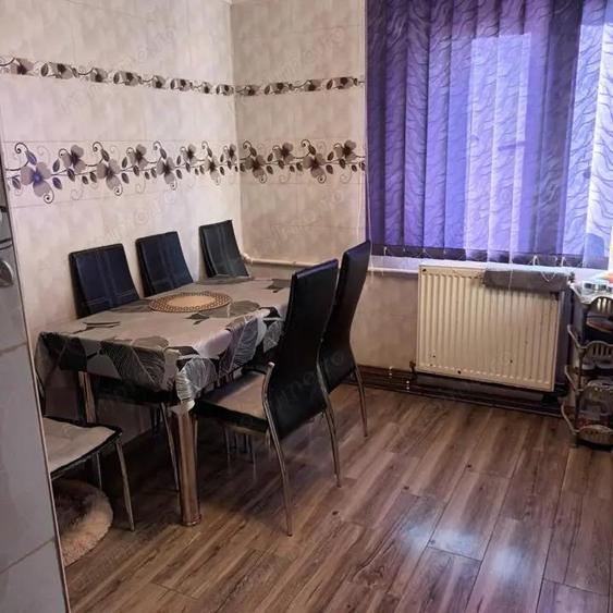 Apartament cu 4 camere decomandat în Central