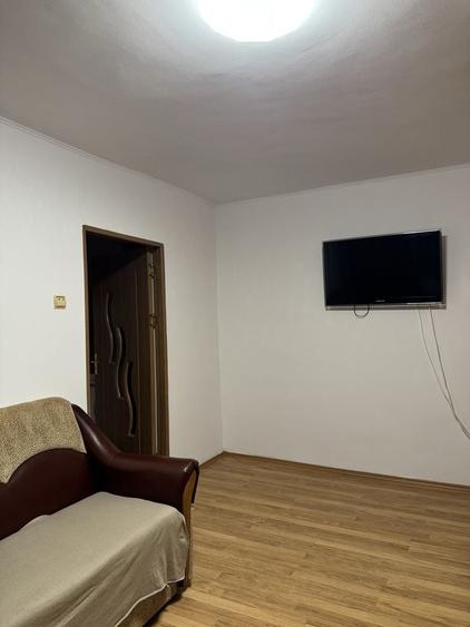 Inchiriez apartament 2 camere,Trivale.Disponibil din 17 septembrie - 4