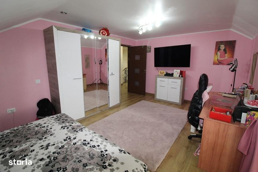 Casă cu 4 camere cu Teren 1413 Mp în Central