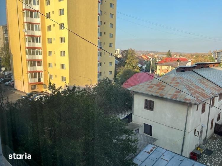Apartament cu 3 camere semidecomandat în Micro 5