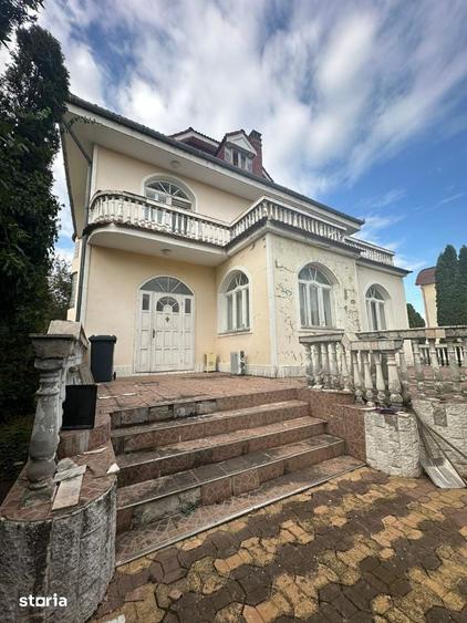 Casă cu 7 camere cu Teren 1200 Mp în Sânmartin