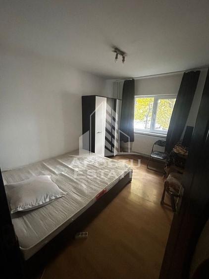Apartament cu 4 camere decomandat în Aradului