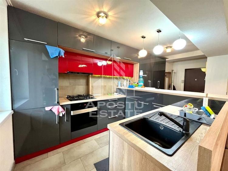 Apartament cu 3 camere semidecomandat, mobilat în Vest
