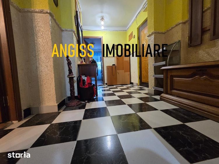Apartament cu 3 camere decomandat în Babadag