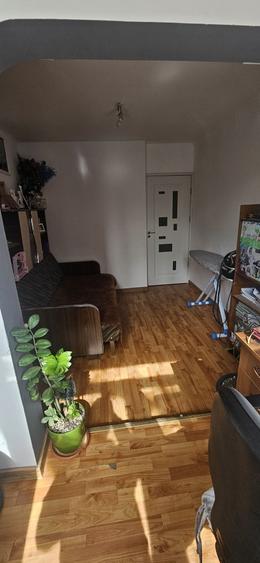 Apartament cu 4 camere decomandat în Cornitoiu
