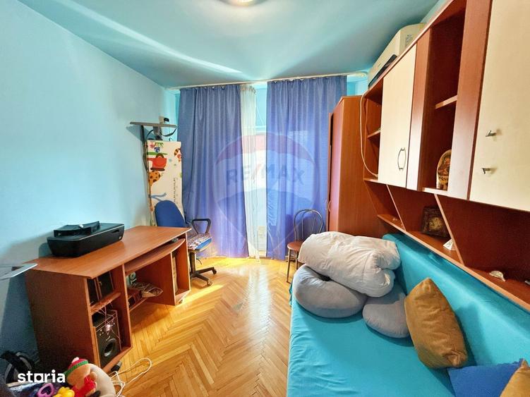 Apartament cu 3 camere semidecomandat, mobilat în Aurel Vlaicu