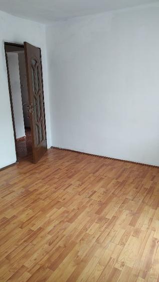 Apartament cu 3 camere decomandat în Berzasca