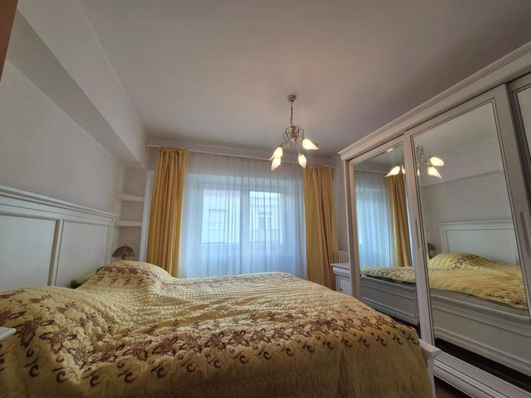 Apartament cu 4 camere decomandat în Central