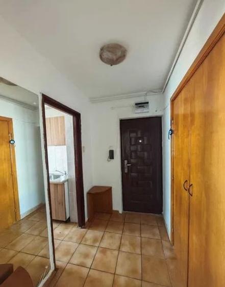 Apartament cu 3 camere semidecomandat, mobilat în Obor