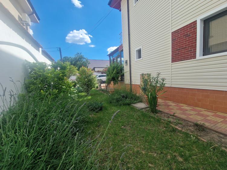 Casă individuală cu 4 camere cu Canalizare în Sud