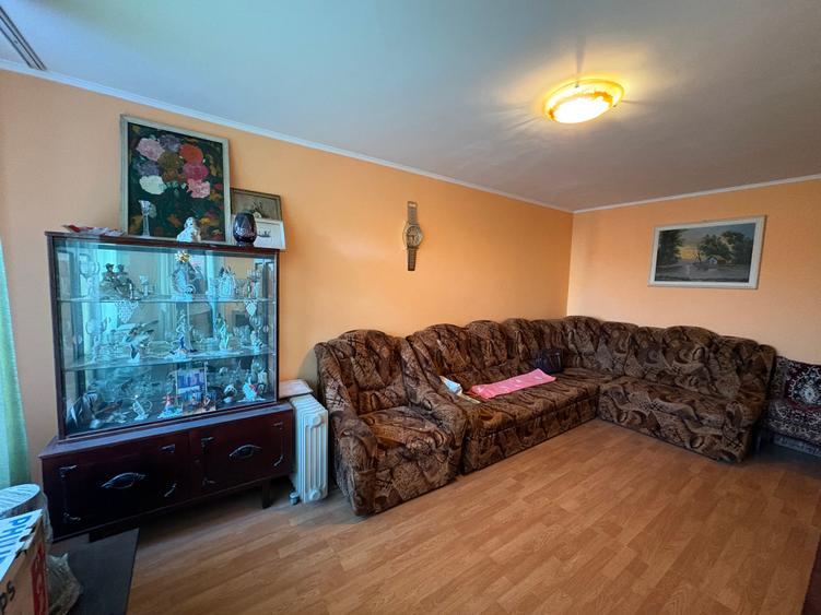 Apartament cu 3 camere decomandat în Lujerului
