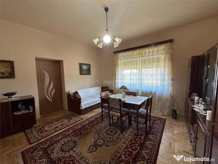 Casa Solida, pentru Familie extinsa, cu Gradina si Teren, D - 2