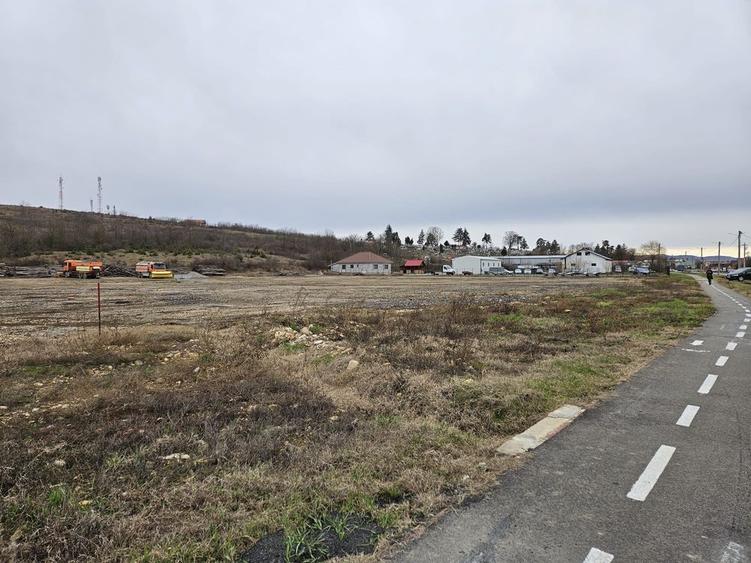 Teren intravilan de vanzare - 4