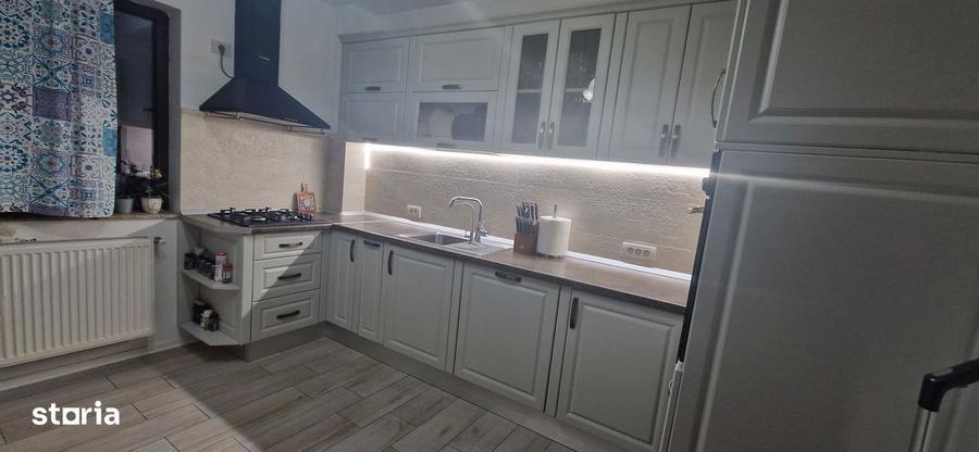 Casa mobilata de vanzare cu 5 camere ?i teren de 250 mp - 6