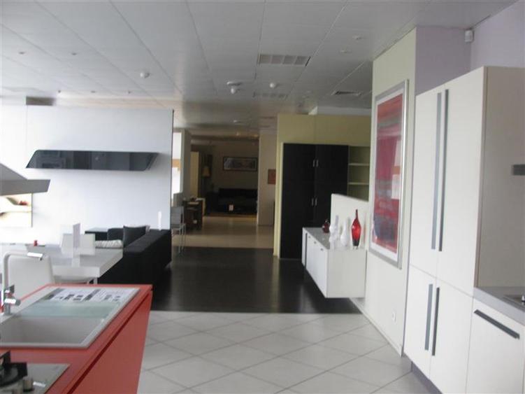 Spatiu pretabil showroom/birouri - mezanin- Bulevardul Unirii - 6