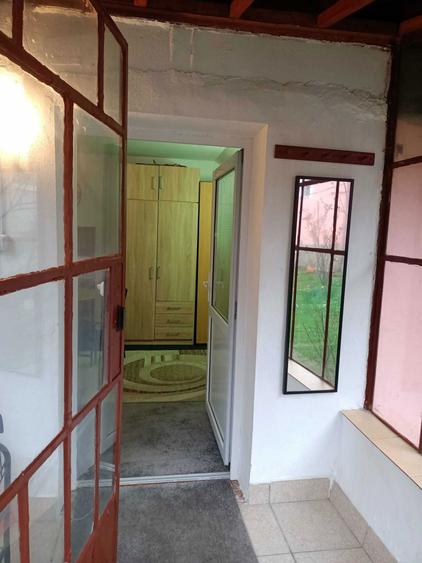 Inchiriere garsoniera la curte - 2