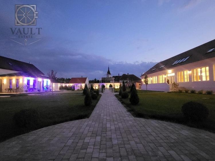 Bijuterie istorică transformată în lux modern: Proprietate unică în Sânpetru - 1