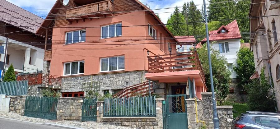Vila D+P+1+M  227 mp construiti terasa 48 mp situata pe strada Furnica  Sinaia - 1