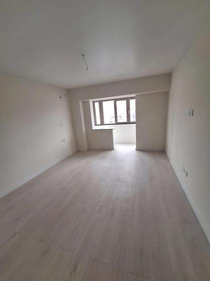 3 camere decomandate Baia Comunala etajul 1 - 5