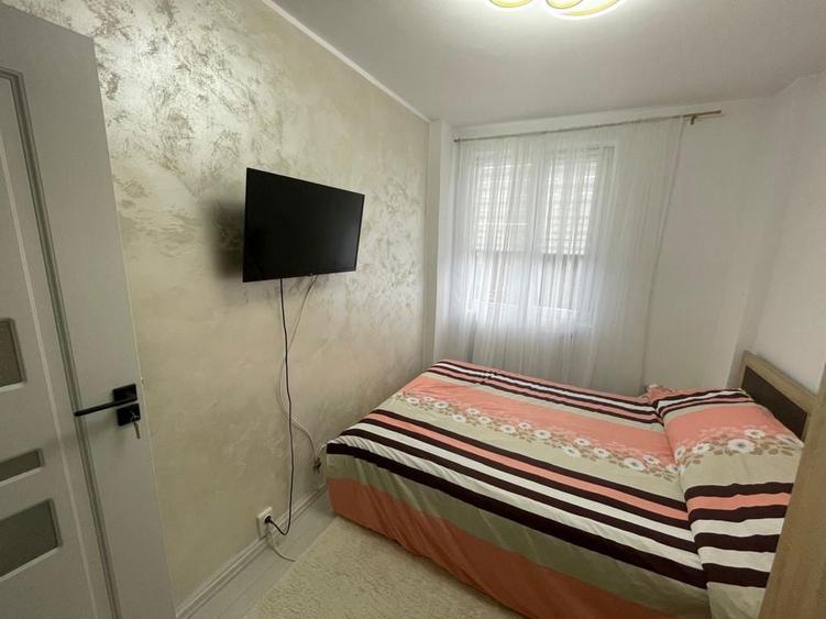 Schimb ap 3 camere decomandat ultracentral cu casa in Roman sau imprejurimi (Horia, Cordun,Balcescu) - 1