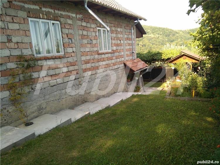 Casă cu 5 camere în Ocnele Mari